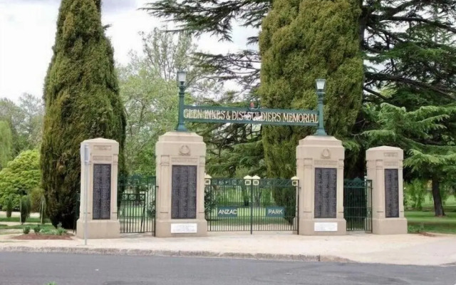 Charlesworth On The Park