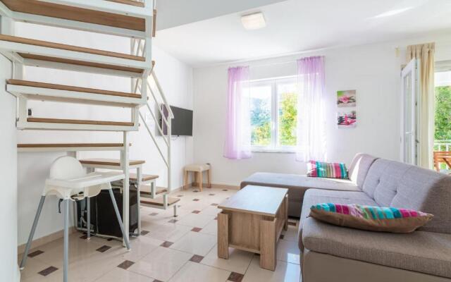 Apartment Lovorka 5