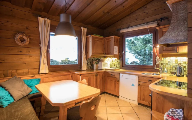 Spacious Chalet With Terrace, Fireplace, Ski Storage, Garden