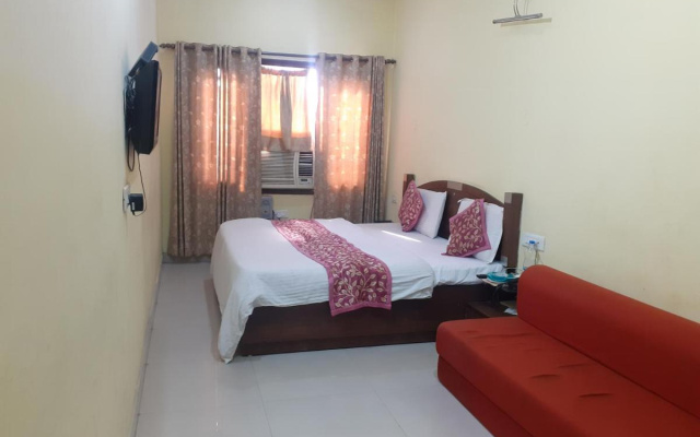 Hotel Holiday Comfort - 800 mts from Jallianwala Bagh, Amritsar