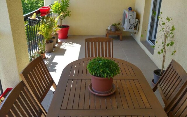 Beau T3 - Climatisé - Grande Terrasse - Marseille