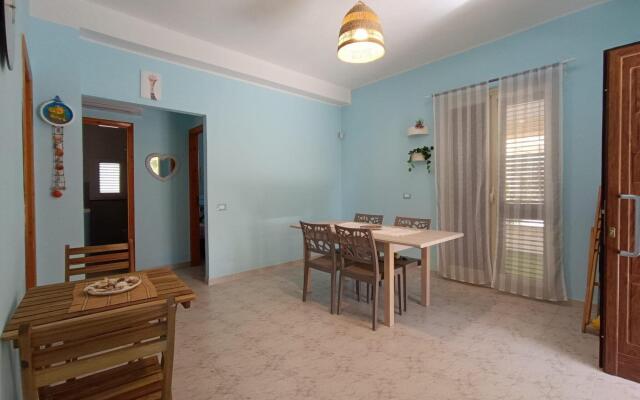 Snug holiday home in Pachino with a balcony/terrace