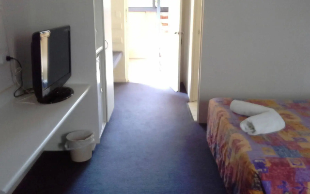 Cluden Park Motor Inn