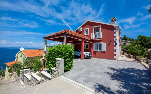 Three-Bedroom Apartment in Prigradica
