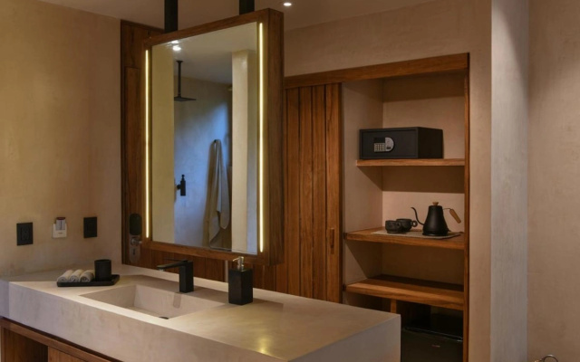 Casa Agape Boutique Hotel Rooftop Pool & Beach club access