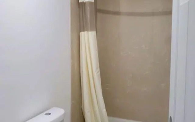 Premier Inn & Suites