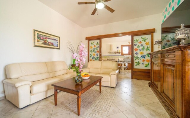 Beautiful Home in Menfi With Wifi and 3 Bedrooms