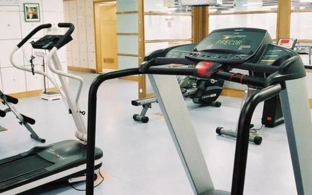 Super 8 Hotel Sanyuanli Subway Station