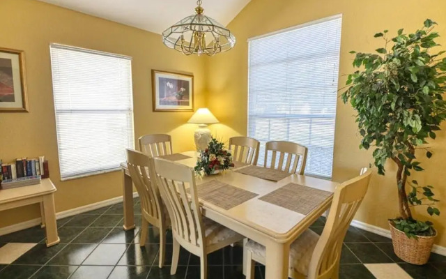 Clifford's Pinewood Estates Vacation Home