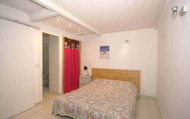 Charming Holiday Home in Poggio-mezzana, 150 m From Beach