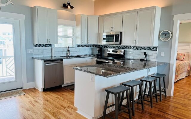 Holden R Breath 4 Bedroom Home by RedAwning