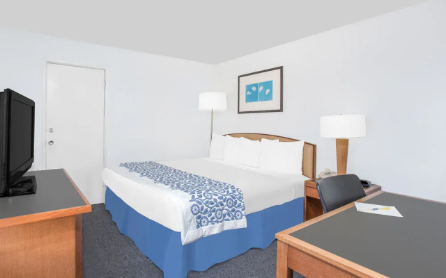 Travel Inn & Suites