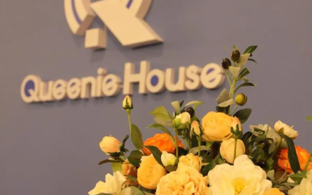 Queenie House