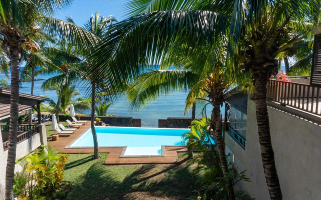 Bon Azur Beachfront Suites & Penthouses with LOV