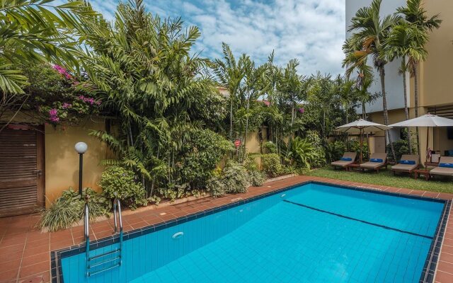 Sea Cliff Court Hotel & Luxury Apartments