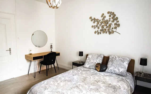 Théâtre Sinne Luxury Apartment