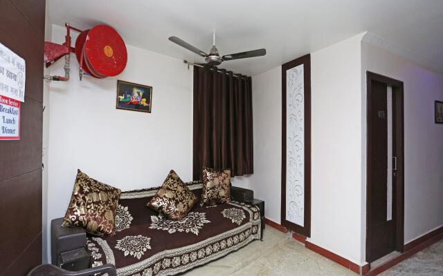 OYO 14220 Hotel BR Plaza