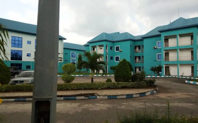 Heroes Luxury Apartments and Suites