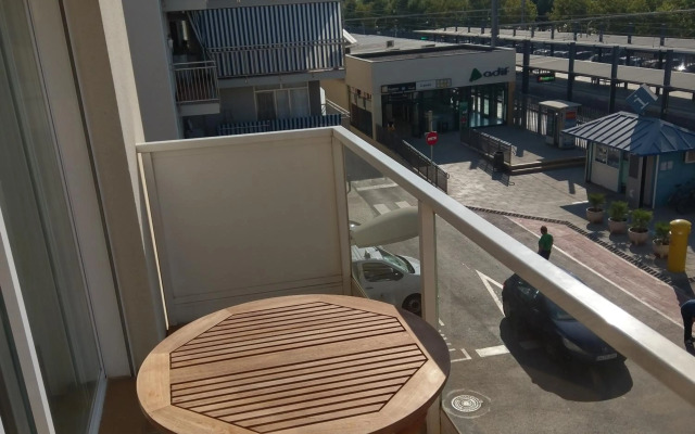 Luxury Apartment Accommodation, next to beach & train station Calella