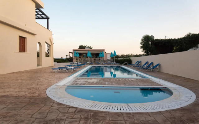 Amaryllis Front Beach Hotel