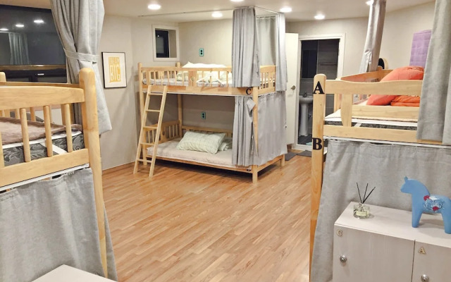 Flat B Hostel - Hostel
