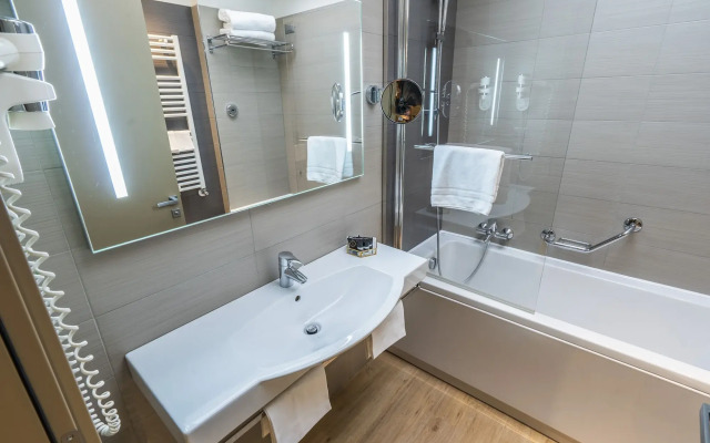 Smart Hotel Holiday