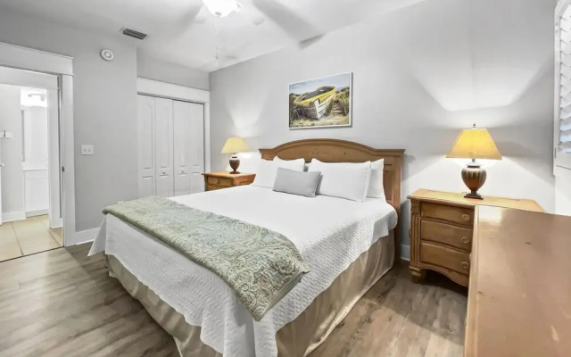 Lagoon Lounge 3 Bedroom Condo by Redawning