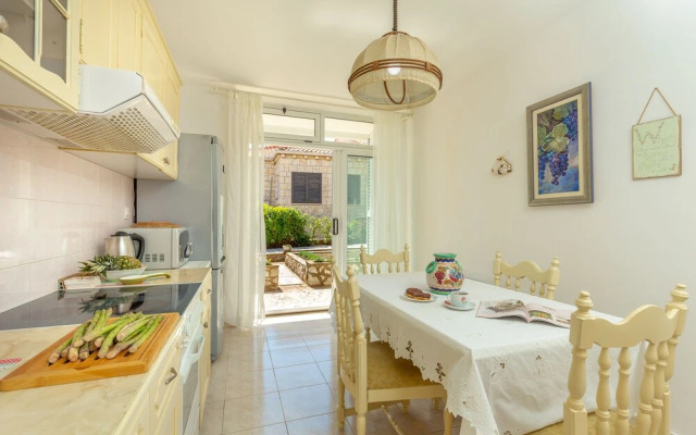 Sky Breeze Apartment