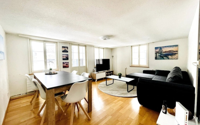 Beautiful Old Building Apartment In The Center