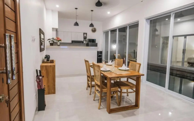 Villa Akmali Seminyak Drupadi 2 Bedrooms w/Pool 5mins to Beach