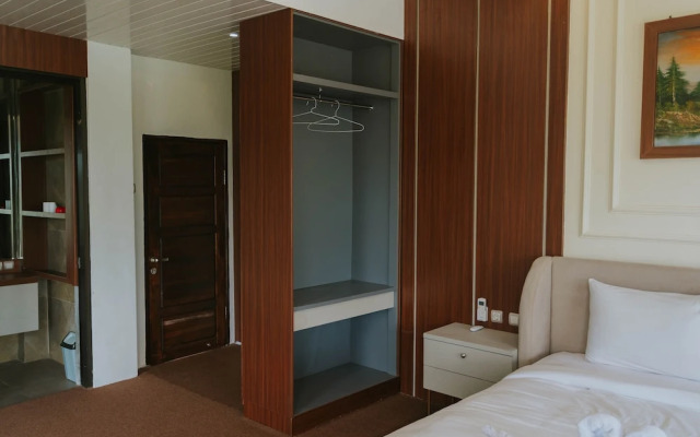 Nirvana Hotel Resort Tetebatu