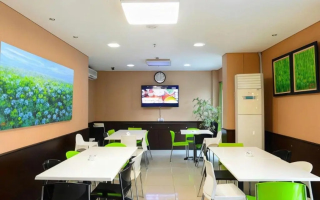 Bamboo Inn Hotel & Cafe