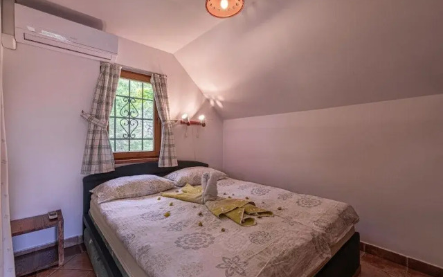 Vineyard Cottage Rataj