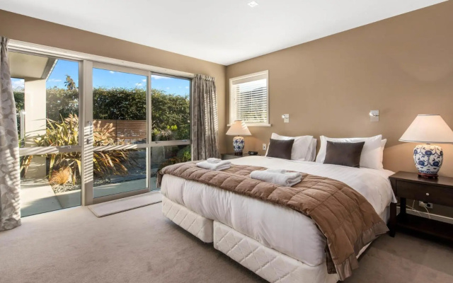 Stewart Lodge Luxury Spa – Guest Rooms – Queenstown