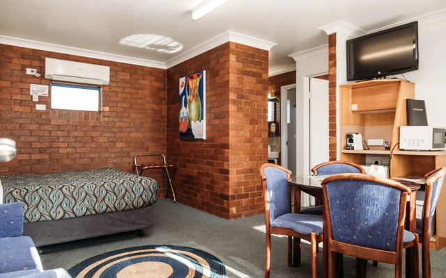 Country Pathfinder Motor Inn