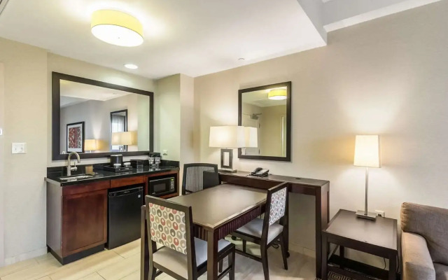 Embassy Suites by Hilton Newark Airport