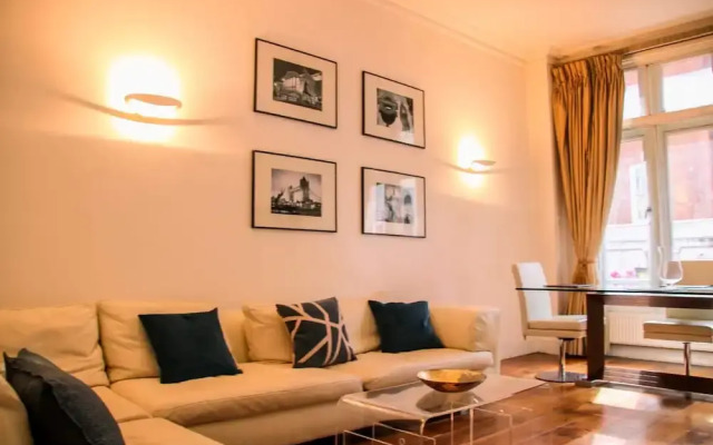 Suitely Trafalgar Square Luxury Apartment