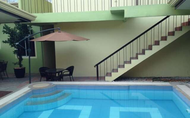 Sun Moon Poolside Hotel