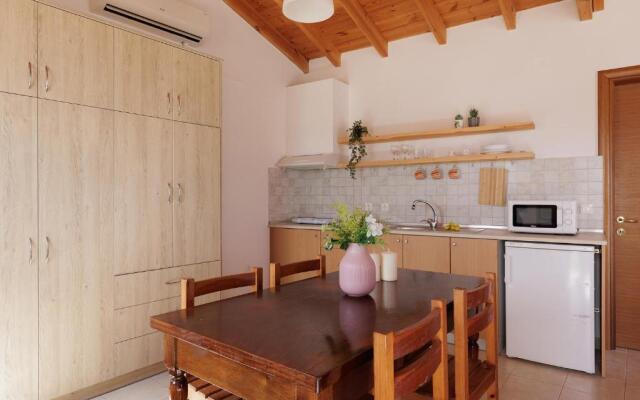 The Island Life Apartments by Konnect, Ipsos Beach