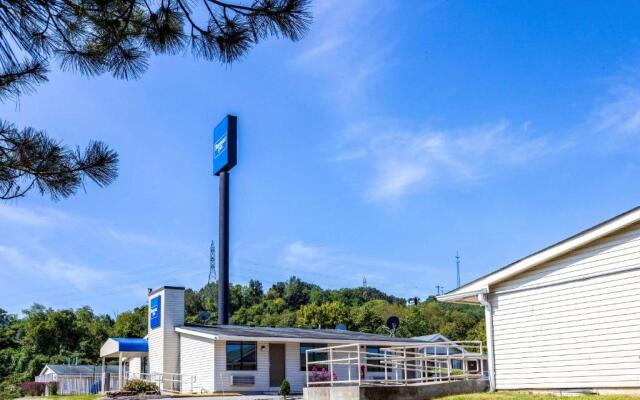 Motel 6 Cross Lanes, WV - Goff Mountain Rd