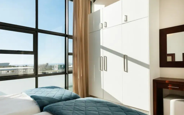 Hillhouse Penthouse 7th Floor