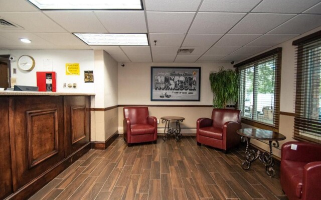 Super 8 By Wyndham Brooklyn Center/Mpls