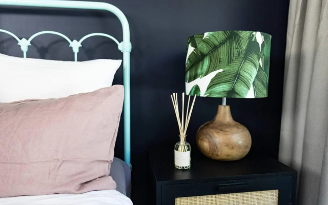 Whitsunday view BOHO apartment in Airlie Beach