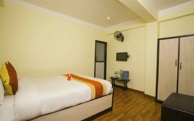 OYO 156 Hotel Sweet Town