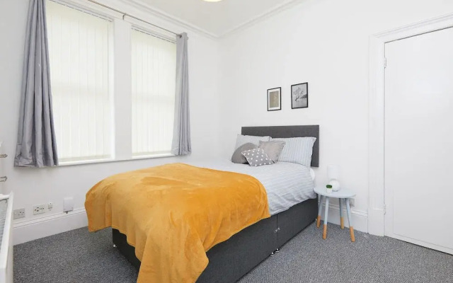 4 Bed Derby House - Long Stays- Parking