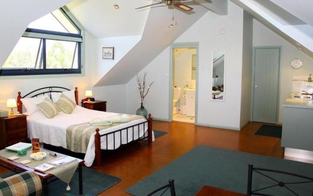 Salamander Bay Bed and Breakfast – Guest Rooms – Salamander Bay