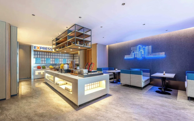 Holiday Inn Express Shanghai PVG Zhuqiao By Ihg