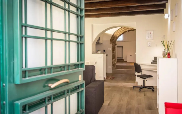 Rental In Rome Trastevere White Apartment