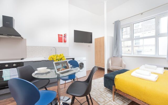 Earl's Court by CAPITAL 119