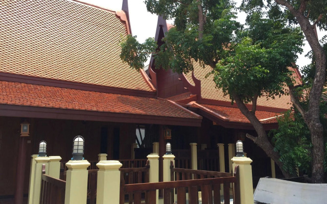 Luang Chumni Village